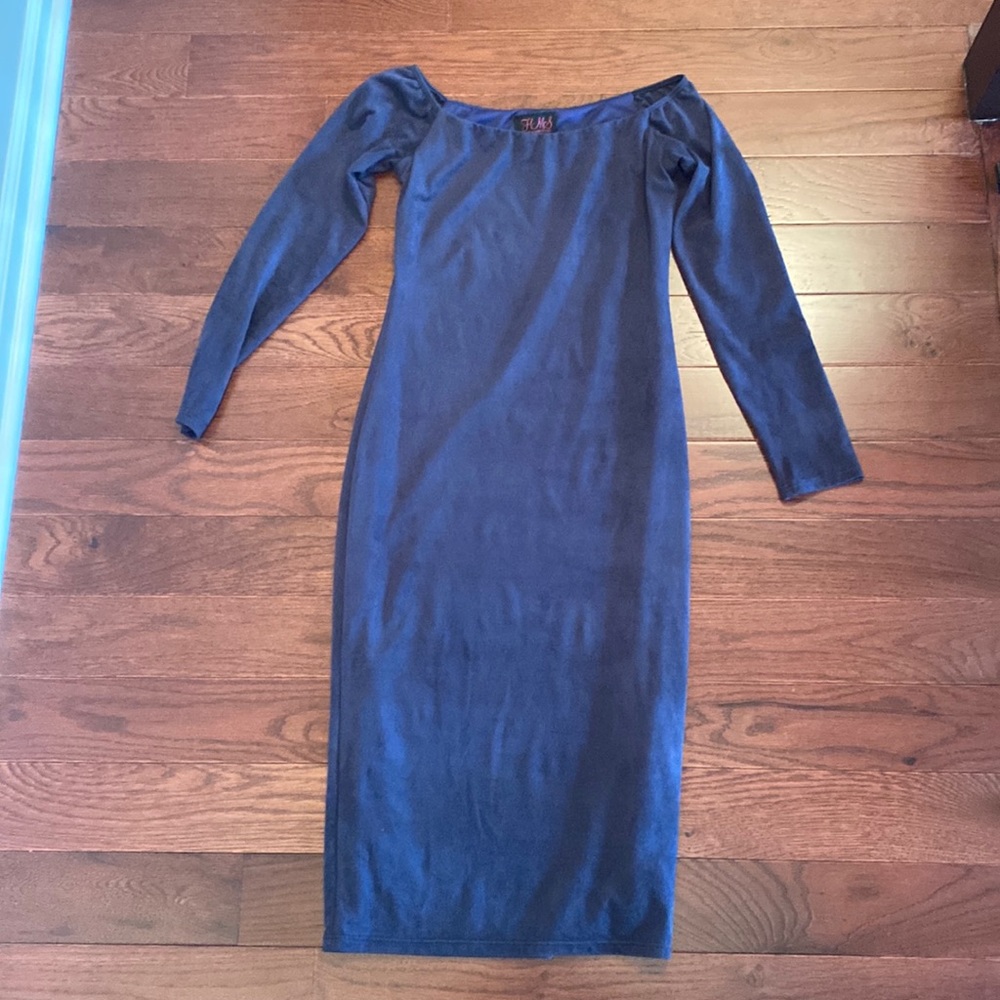 Hot Miami style velvet off the shoulder midi